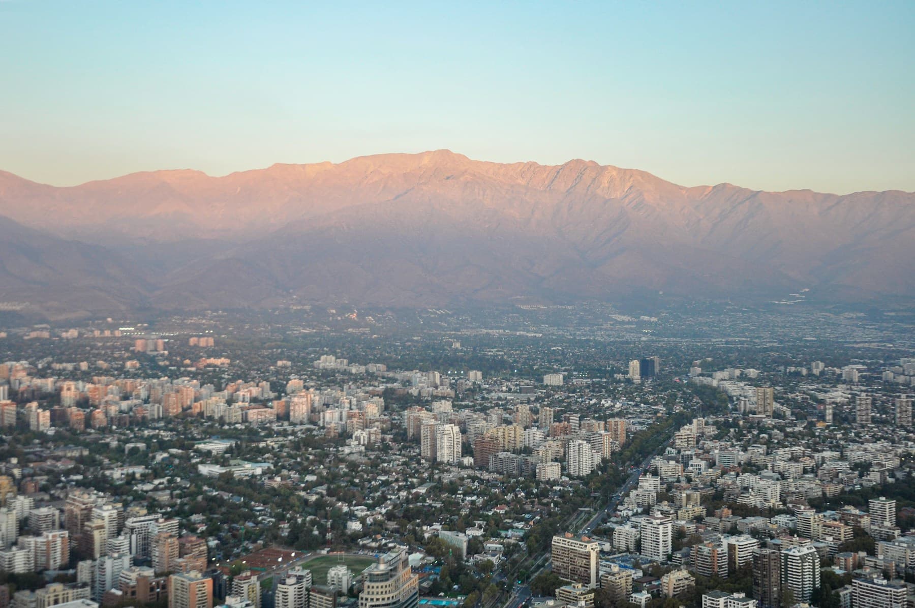 Santiago al atardecer: tu ciudad, tu plata — Día 30 no pide acceso a tu banco